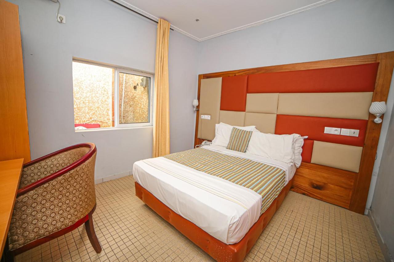 Fini Hotel Bobende Limbe Exterior foto