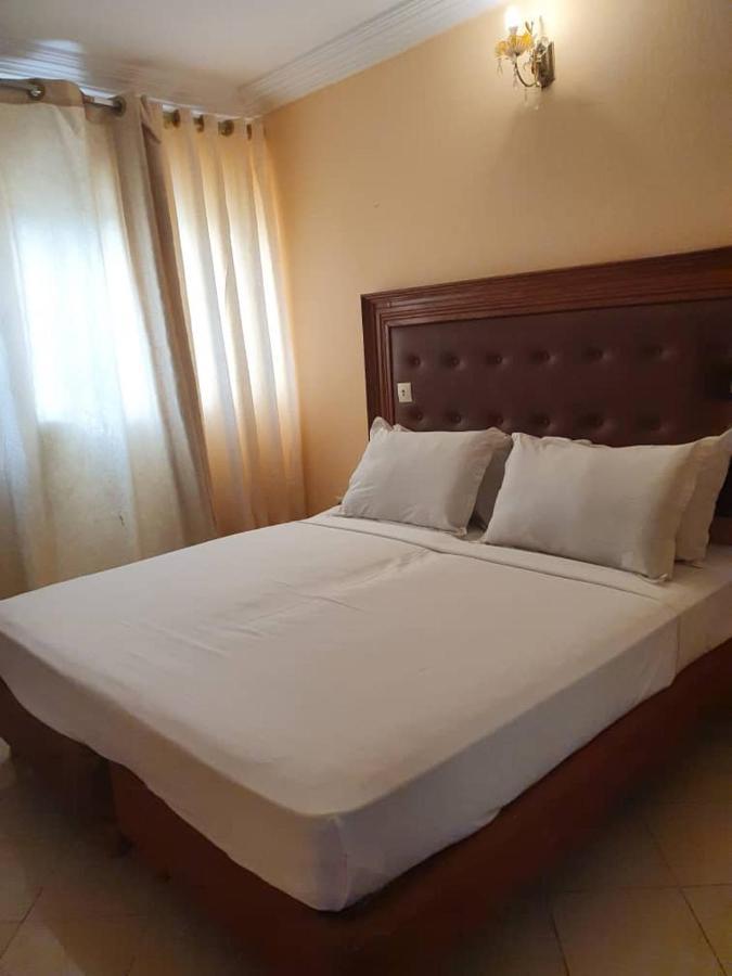 Fini Hotel Bobende Limbe Exterior foto