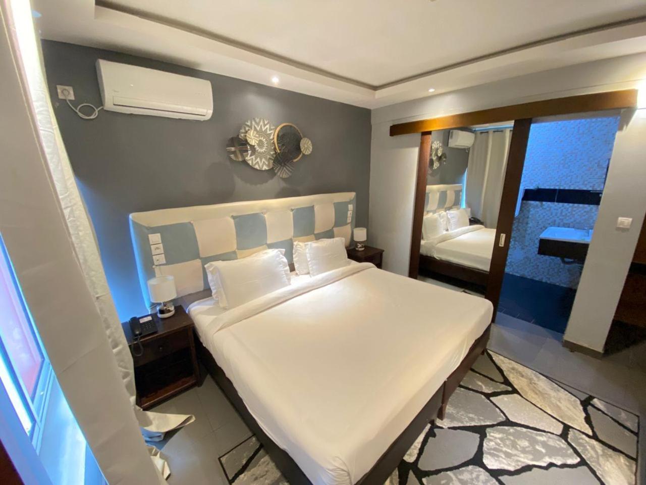 Fini Hotel Bobende Limbe Exterior foto