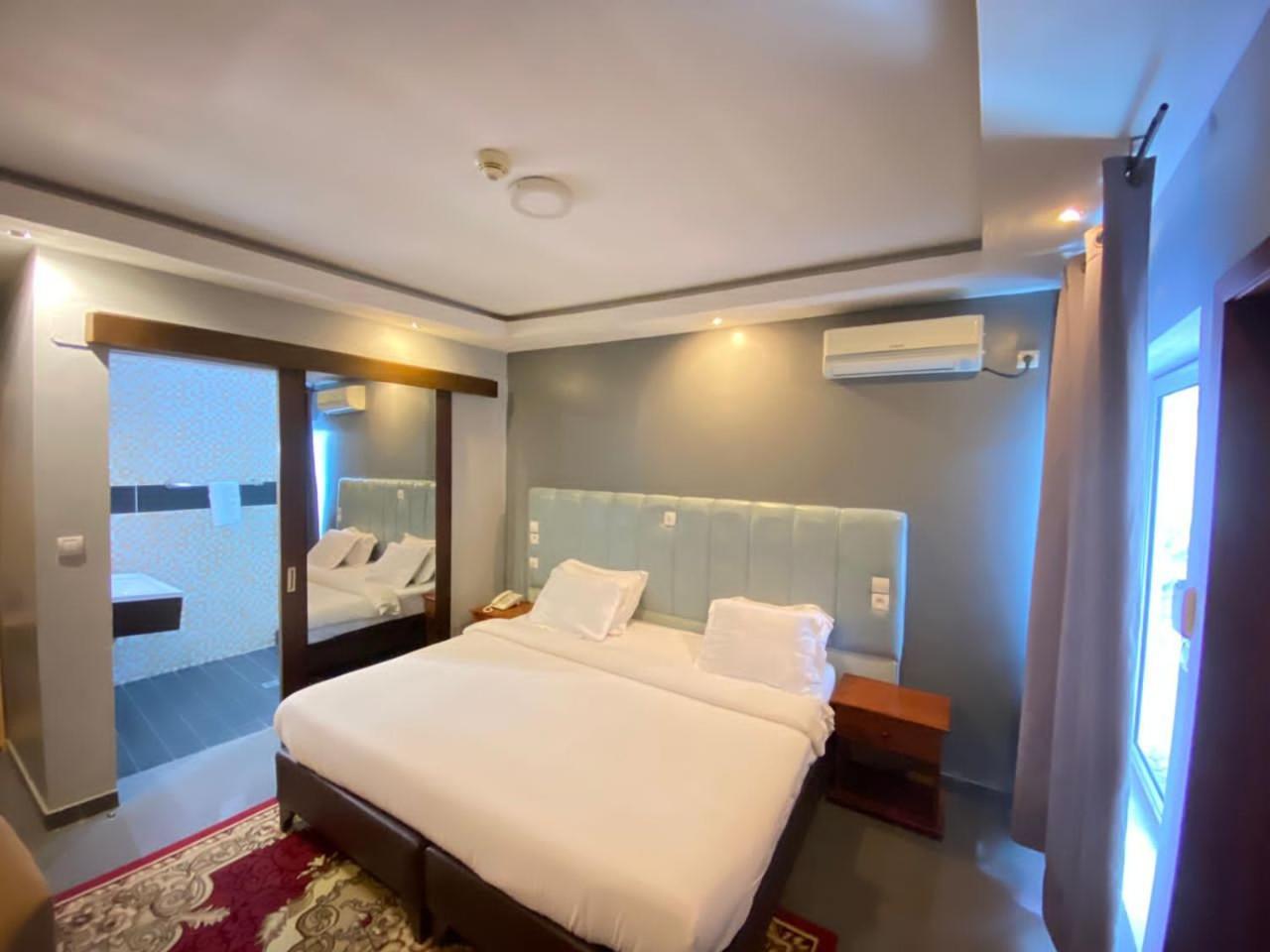 Fini Hotel Bobende Limbe Exterior foto