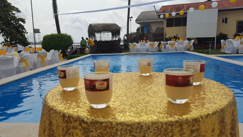 Fini Hotel Bobende Limbe Exterior foto