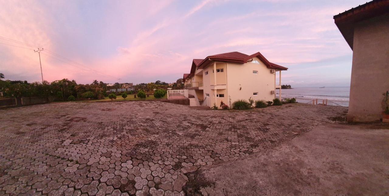 Fini Hotel Bobende Limbe Exterior foto