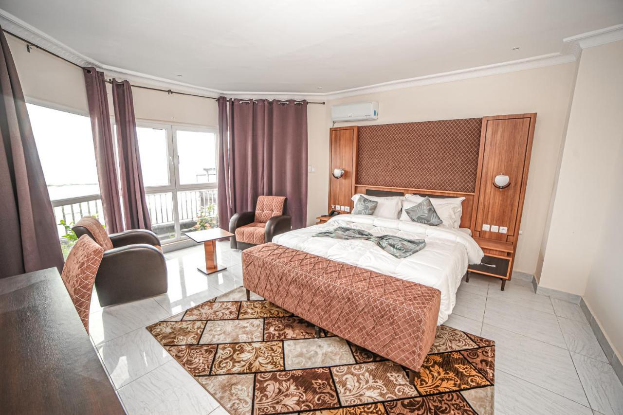 Fini Hotel Bobende Limbe Exterior foto